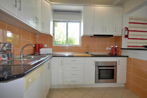 A super little villa for small parties set in a beautiful.... - image 3