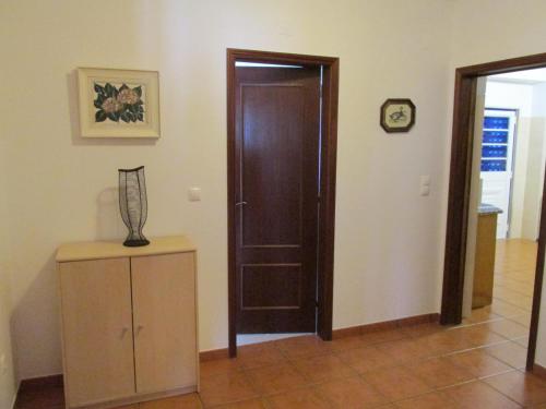One-Bedroom Apartment image 3