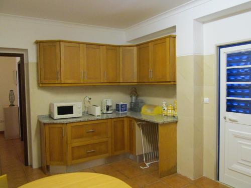 One-Bedroom Apartment image 2