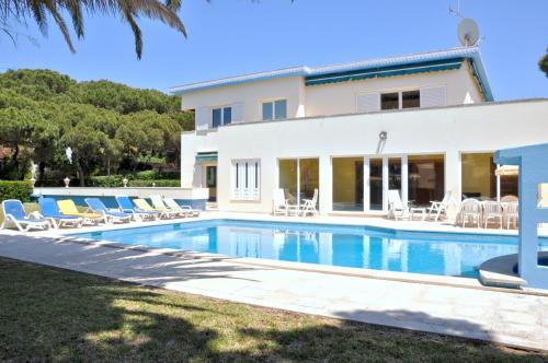 A charming, cosy atmosphere greets you at this impressive villa, located in...