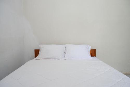 Bed, Wisma Sanggrahan Syariah Yogyakarta RedPartner near Rsud Panembahan Senopati
