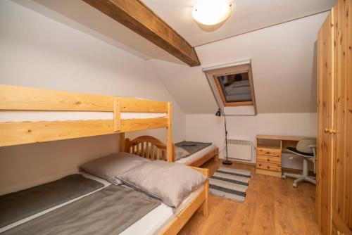 2 double beds, 1 bunk bed