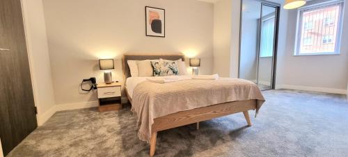 Seven Living Residences Slough - City Apartments, Free Parking