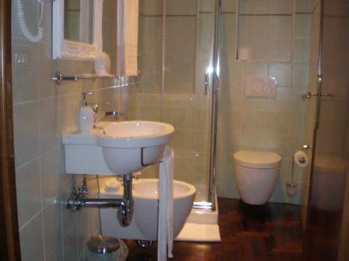 Double Room image 9