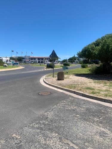 Otoczenie, 5 bedroom home in Langebaan, located close to Club Mykonos and Laguna Mall in Skiathos