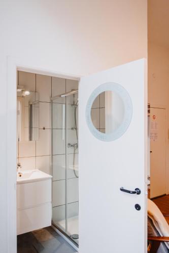 Super central in Brussels Room Type - Studio Apartment
