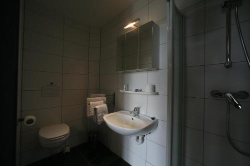 2 twin beds