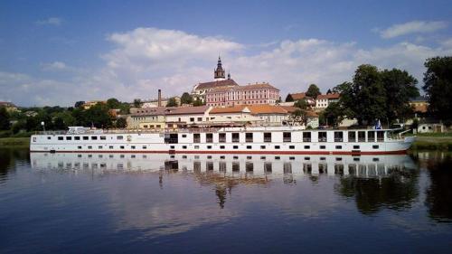 Florentina boat