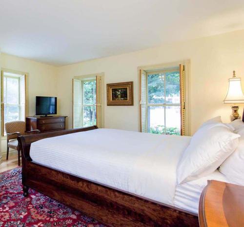 The Shire Woodstock - image 6