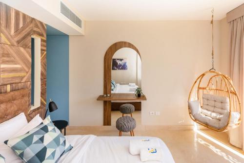 Elegant & Edgy 2 BR w Beach & Pool Mangroovy - Tap to explore photos
