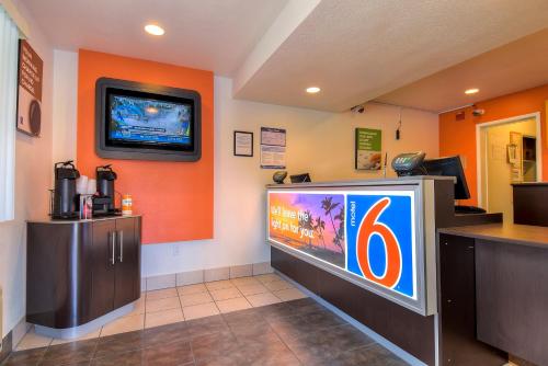 Lobby, Motel 6-Westminster, CA - South - Long Beach Area in Westminster (CA)