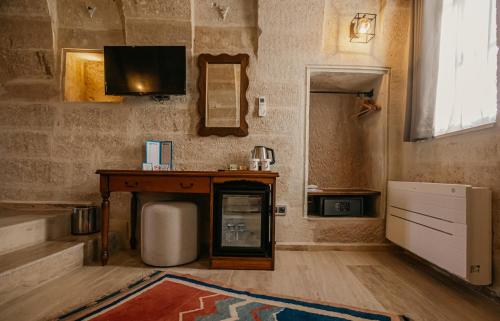 Misty Cave Hotel
