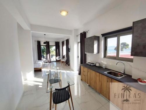 ห้องครัว, Finikas Suites & Apartments Airport By Airstay in สนามบินนานาชาติกรุงเอเธนส์