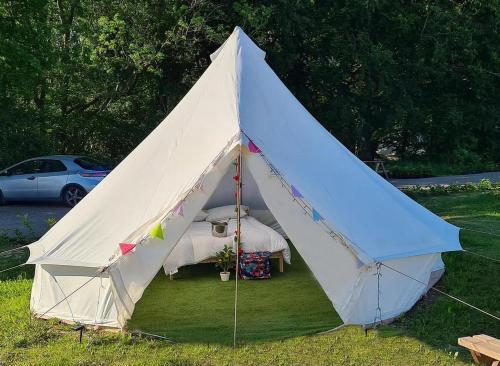 4 Meter Bell Tent - Up to 4 Persons Glamping gîte à louer Albury
