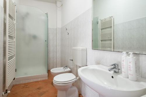 Bathroom, Bologna Centrale Easy Apartment by Wonderful Italy in Navile