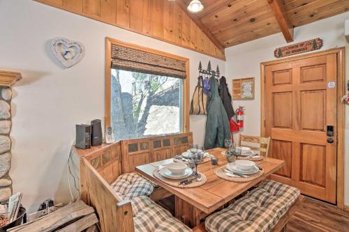 Delightful Family Cabin Walk to Lake Gregory! in Arrowhead Highlands, USA