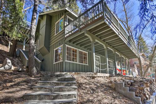 Delightful Family Cabin Walk to Lake Gregory!