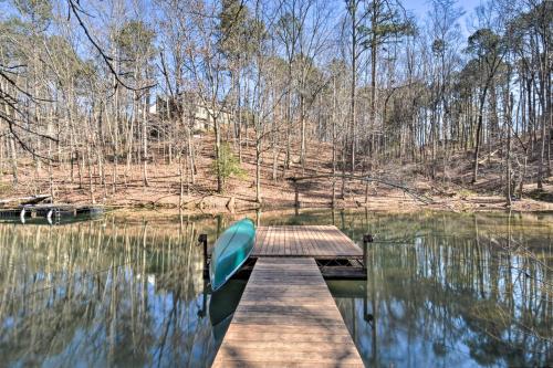 Family-Friendly Lake Lanier Escape on 2 and Acres!