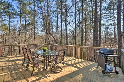 Family-Friendly Lake Lanier Escape on 2 and Acres!