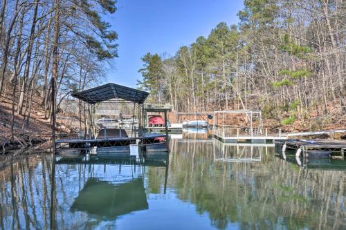 Family-Friendly Lake Lanier Escape on 2 and Acres!