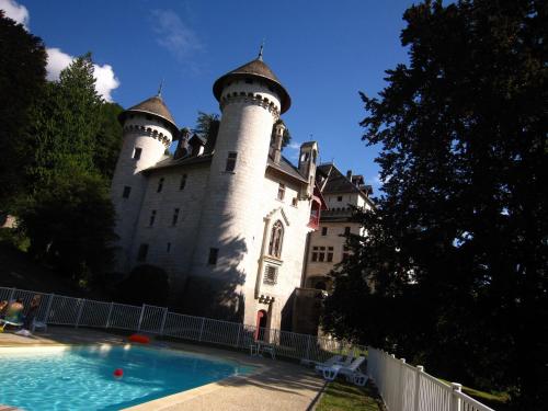 Majestic Castle in Serri res en Chautagn with Lift