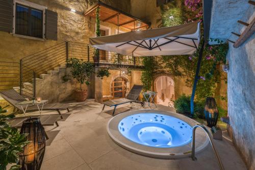  Corte Alma Spa and Luxury Home in Gargnano
