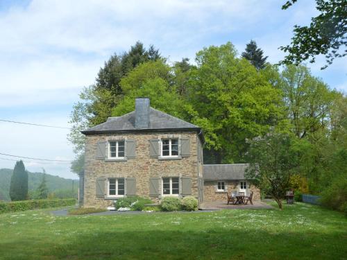 Spacious Cottage with Private Garden in Ardennes