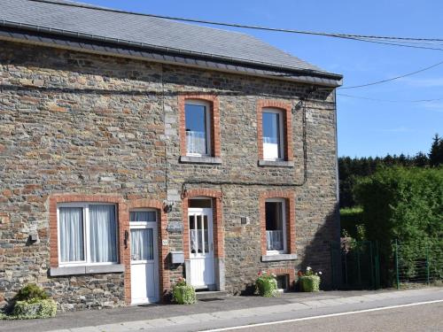  Cozy Holiday Home near the Forest in Bovigny, Ferienwohnung in Gouvy
