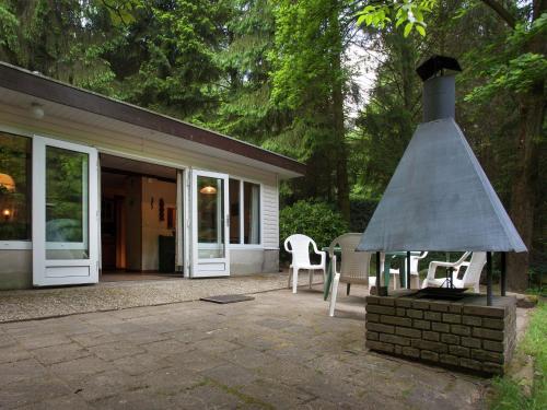 Peacefully chalet in Lanklaar with garden