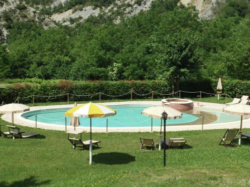  Magnificent Mansion in Apecchio with Swimming Pool in Apecchio