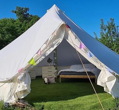 6 Meter Bell Tent - Up to 6 Persons Glamping gîte à louer Furneux Pelham