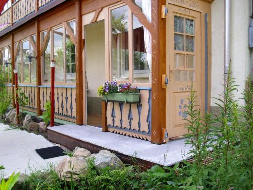 Beautiful apartment in the Black Forest with conservatory and tiled stove - image 10