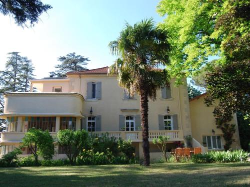 Cozy Mansion in Provence France with Swimming Pool - Apartment - Valréas