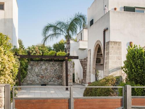 Plush Holiday Home in Salento Region with Coastal Views - image 2