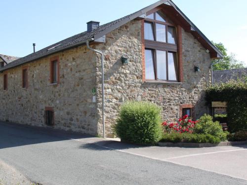  Renovated farmhouse quiet location with garden terrace ideal for walks cycling, Pension in Weismes