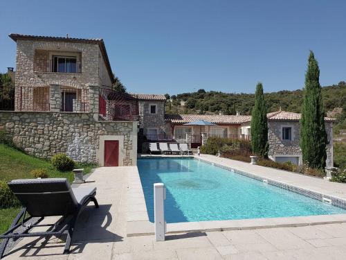 Holiday home with views and private pool - Accommodation - Saint-Victor-de-Malcap