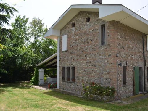 Villa with garden and splendid panorama only a few kilometers from the coast