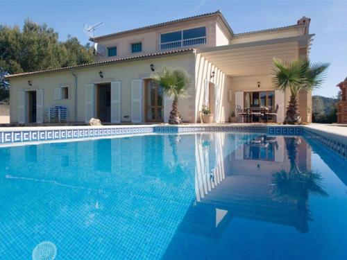  Quaint Villa with Jacuzzi in Sa Pobla in Sa Pobla