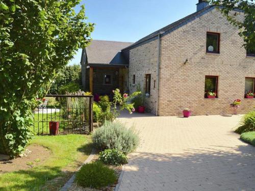  Cottage Oree des bois in Paliseul with Garden, Pension in Paliseul bei Franbisier