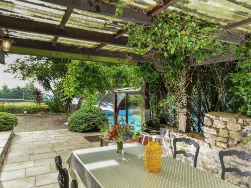 Beautiful Holiday Home in Santec France with Swimming Pool gîte à louer Sainte-Catherine