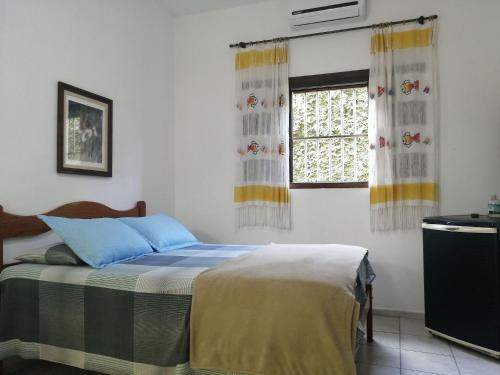 1 double bed, 1 twin bed