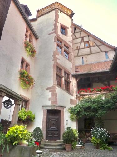 ADRIHOF à Riquewihr, Cour de l'Abbaye d'Autrey