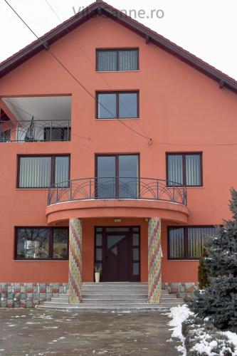 Viesnīcas āriene, Vila Sanne Brașov , Hălchiu (Vila Sanne Brasov , Halchiu) in Reconstrucția