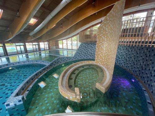 Piscina, Holiday Apartmanház (Holiday Apartmanhaz) in Harkany