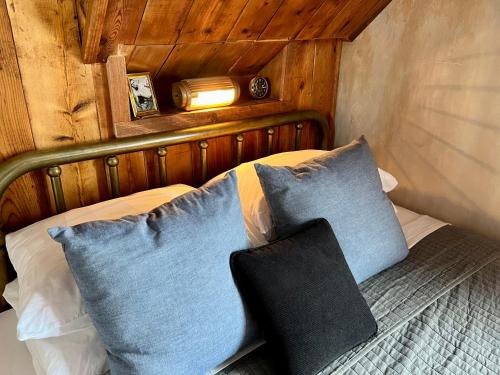 Crew's Quarters Boarding House - Caters to Men - main image