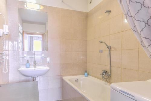 Central Capital Apartments - image 10