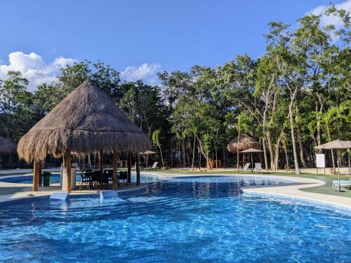 2-Bedroom Condo by the Jungle w/ Swimming pool Puerto Morelos