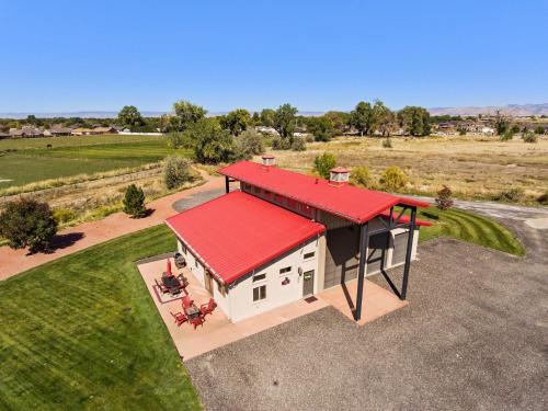 Carriage House - Serenity Now At This Sweet, Cozy Getaway