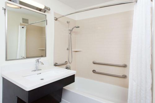 Sonesta Simply Suites Dallas Las Colinas - image 9