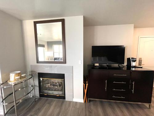 Tides Inn & Suites - image 2